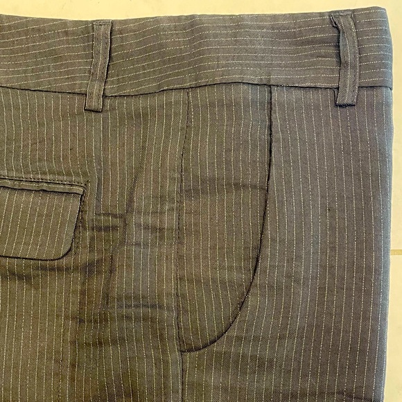Theory, EUC, black with silver pinstripes bermudas, lightweight, size 6 - Picture 4 of 7